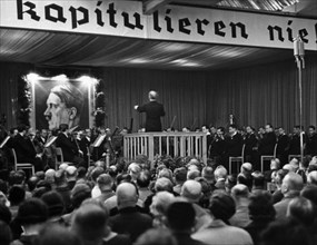 Wilhelm Furtwaengler dirige un concert, 1939