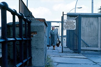 Mur de Berlin, point de passage à "Oberbaumbrücke"