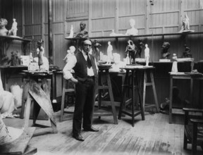 Troubetzkoy, Paul - Prince of Russia, sculptor
full length in his studio, surrounded by some small works
- Photographer: Henri Manuel
- 1902


Vintage property of ullstein bild