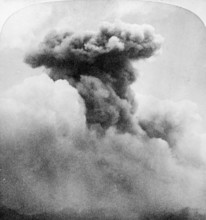 French overseas department Martinique, smoke column three miles high above the Mount Pelee after the volcanic eruption of Mount Pelee, May/June 1902