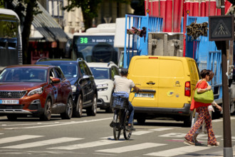 Vélos et voitures à Paris