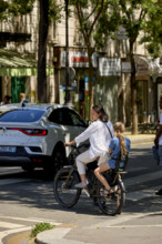 Vélos et voitures à Paris