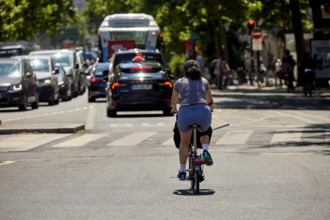 Vélos et voitures à Paris