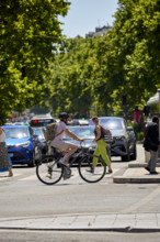 Vélos et voitures à Paris
