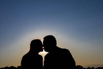 Silhouette couple kissing