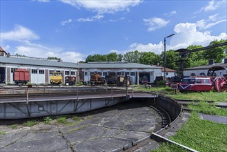 Roundhouse with turntable