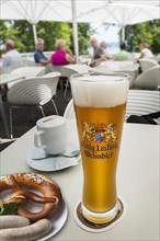 King Ludwig Weissbier and Weisswurst with pretzel