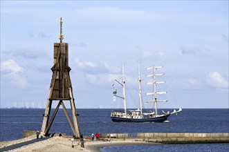Kugelbake with sailing ship on the Elbe