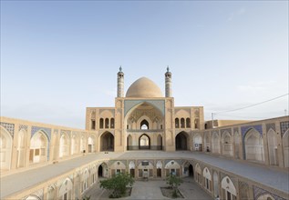 Mosque Masjed-e Agha Bozorg