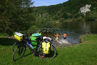 Cyclists are bathing in the Danube