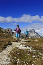 Female hikers in front of the Grosser Rosskopf