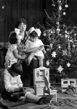 Family under the Christmas tree ca. 1930