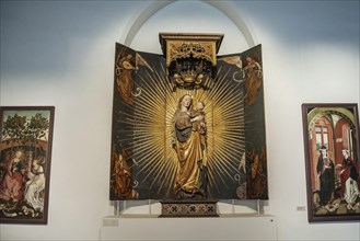 Canopy altar with Our Lady in the Radiant Wreath