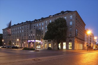 Hotel Wyndham Duisburger Hof at dusk