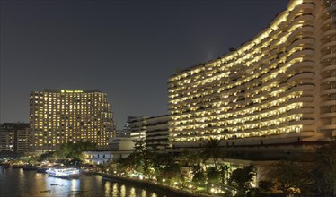 Shangri-La Hotel by night