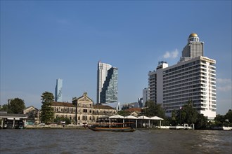 View from Mae Nam Chao Phraya to Mandarin Oriental Hotel and Lebua At State Tower
