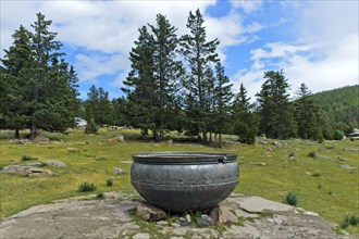 Bronze cooking kettle for 1000 persons in Manzushir Monastery