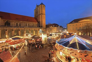 Christmas market on Burgplatz with cathedral and Brunswick Lion