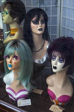 Heads of mannequins with wigs