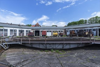 Roundhouse with turntable