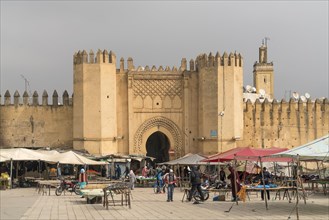 Market in front of Bab Chorfa