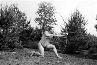 Naked archer