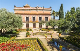 Garden with fountain in front of Baroque castle