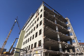 Demolition of the administrative building of the former main post office
