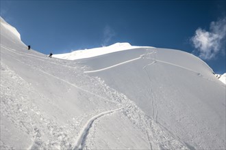 Snowboard avalanche