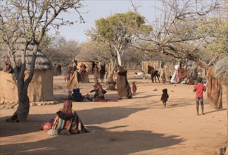 Himba women and children in a Himbadorf