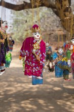 Marionetts as souvenir at Htilominlo temple