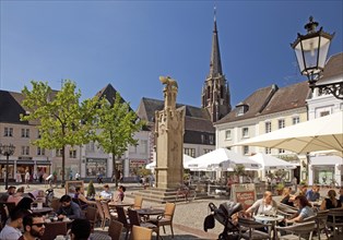 Outdoor gastronomy at the Altmarkt