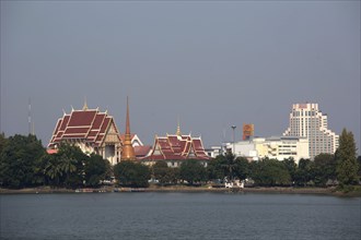 View over Lake Kaen Nakhon to Wat That At Bueng and Pullmann Hotel