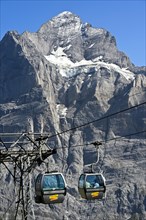 Cabin of the cable car Grindelwald-First in front of the Wetterhorn