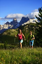 Hikers on the ascent from the Prato Piazza to the summit of the Durrenstein