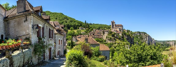 Saint-Cirq-Lapopie on Santiago de Compostela pilgrimage road