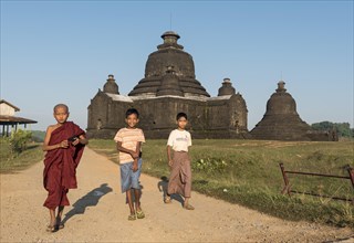 Boys play in front of Laymyetnha Paya