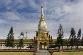 Entrance to Phra Maha Chedi Chai Mongkhon Pagoda