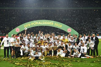 Cheering Eintracht Frankfurt after Cup victory under Winner's Arch