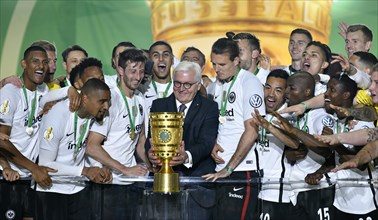 Frank-Walter Steinmeier President Federal Republic of Germany Federal President presenting the cup to Eintracht Frankfurt