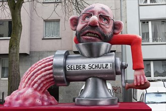 SPD former party leader Martin Schulz turns himself through the meat grinder