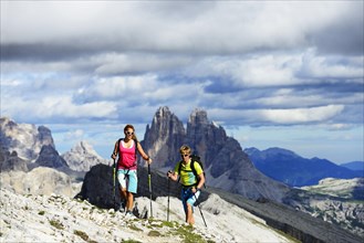 Hikers on the ascent from the Prato Piazza to the summit of the Durrenstein