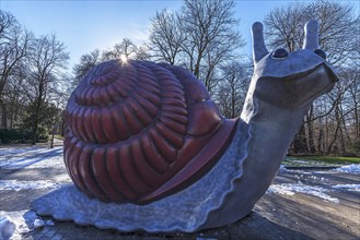 Sculpture Sweet Brown Snail by the artists Jason Rhoades and Paul McCarthy
