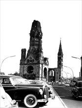 Mercedes in front of Gedachtniskirche