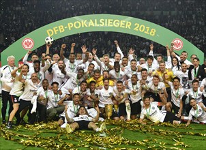 Cheering Eintracht Frankfurt after Cup victory under Winner's Arch
