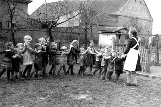 Children dance polonnaise