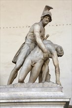 Menelaus holds the corpse of the Patroclus