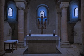 Main altar in honour of the Virgin Mary in the eastern arm of the crypt