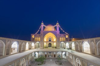 Mosque Masjed-e Agha Bozorg at night