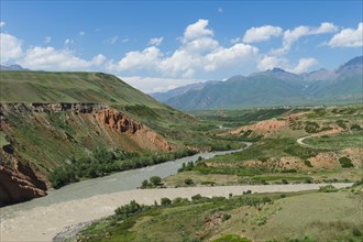 Eki Naryn gorge with Naryn River